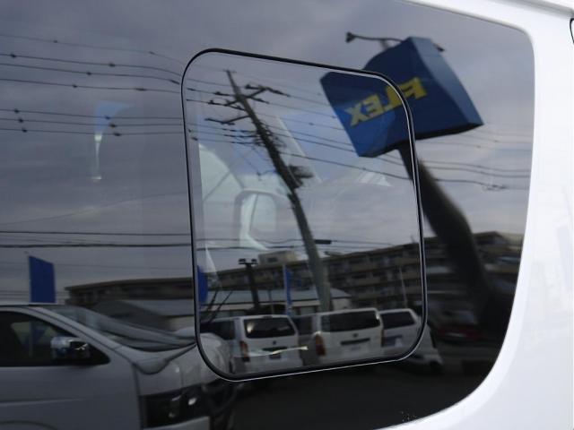 ハイエースワゴン ＧＬ　ロング　カロッツェリア７インチナビ　１０インチフリップダウンモニター　ＥＴＣ　デジタルインナーミラー　クリアランスソナー　パノラミックビューモニター　１７インチアルミホイール　ナスカータイヤ　スマートベッド（20枚目）