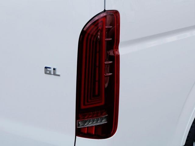ハイエースワゴン ＧＬ　ロング　カロッツェリア７インチナビ　１０インチフリップダウンモニター　ＥＴＣ　デジタルインナーミラー　クリアランスソナー　パノラミックビューモニター　１７インチアルミホイール　ナスカータイヤ　スマートベッド（21枚目）