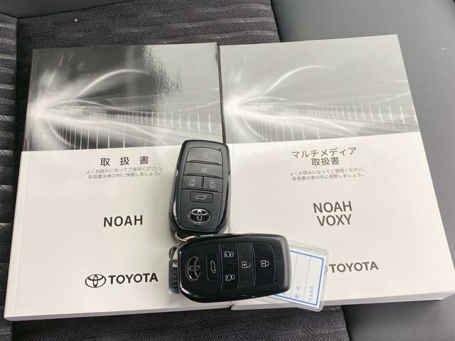 ノア ハイブリッドＳ－Ｚ　禁煙車　トヨタチームメイト　パノラミックビューモニター　地図機能有り１０．５型ディスプレイオーディオ＋　ＤＶＤ再生　地デジ　ＢＬＵＥＴＯＯＴＨ　ＨＤＭＩ端子　快適温熱シート　全車速追従クルコン　両側電動スライド　パワーバックドア（41枚目）