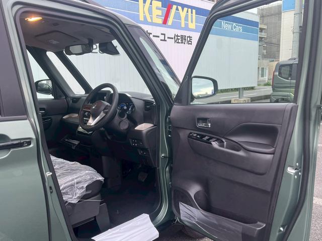デリカミニ Ｔ　プレミアム　リミテッドエディション　届出済未使用車　４ＷＤ　ターボ　全方位カメラ　左ハンズフリー両側電動スライド　衝突軽減装置　車線逸脱警報　ハーフレザー　シート＆ステアリングヒーター　ＬＥＤヘッドライト　追従クルコン　ルーフレール（17枚目）