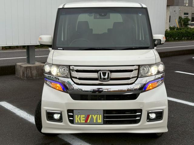 Ｎ－ＢＯＸカスタム Ｇ・ターボＬパッケージ　禁煙　社外７型ナビ　両側スライドドア　クルコン　２２年製ダンロップタイヤ　ワンセグ　ＣＤ　バックカメラ　前ドラレコ　ＥＴＣ　純正アルミ　ＨＩＤライト　フォグ　パドルシフト　ハーフレザーシート　リアスポイラー　スペアキー　記録簿（9枚目）
