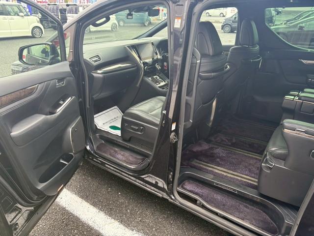 アルファードハイブリッド エグゼクティブラウンジS 禁煙車 当店下取車 1オーナー JBL10.5型ナビ モデリスタエアロ パノラミックビューモニター 後席モニター ツインムーンルーフ 地デジ DVD再生 BLUETOOTH 電動温熱&冷感シート 両側電動&電動バックドア 保証書(20枚目)