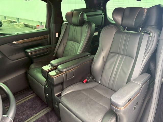 アルファードハイブリッド エグゼクティブラウンジS 禁煙車 当店下取車 1オーナー JBL10.5型ナビ モデリスタエアロ パノラミックビューモニター 後席モニター ツインムーンルーフ 地デジ DVD再生 BLUETOOTH 電動温熱&冷感シート 両側電動&電動バックドア 保証書(21枚目)