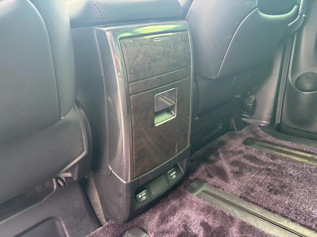 アルファードハイブリッド エグゼクティブラウンジS 禁煙車 当店下取車 1オーナー JBL10.5型ナビ モデリスタエアロ パノラミックビューモニター 後席モニター ツインムーンルーフ 地デジ DVD再生 BLUETOOTH 電動温熱&冷感シート 両側電動&電動バックドア 保証書(28枚目)
