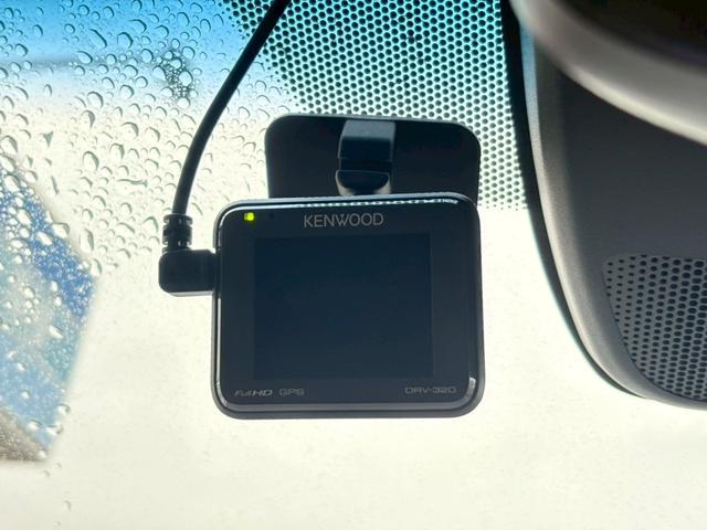 ヴェゼル ハイブリッドＺ　禁煙者　１オーナー　ＨＤＭＩ／ＵＳＢ入力端子　シティブレーキアクティブシステム　純正７型ナビ　ＤＶＤ再生　地デジ　ＢＬＵＥＴＯＯＴＨ　バックカメラ　純正アルミ　ルーフレール　シートヒーター　ＬＥＤライト　盗難防止装置　取扱説明書　保証書（7枚目）