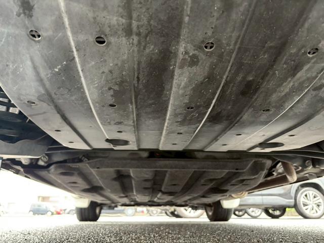 ヴェゼル ハイブリッドＺ　禁煙者　１オーナー　ＨＤＭＩ／ＵＳＢ入力端子　シティブレーキアクティブシステム　純正７型ナビ　ＤＶＤ再生　地デジ　ＢＬＵＥＴＯＯＴＨ　バックカメラ　純正アルミ　ルーフレール　シートヒーター　ＬＥＤライト　盗難防止装置　取扱説明書　保証書（8枚目）