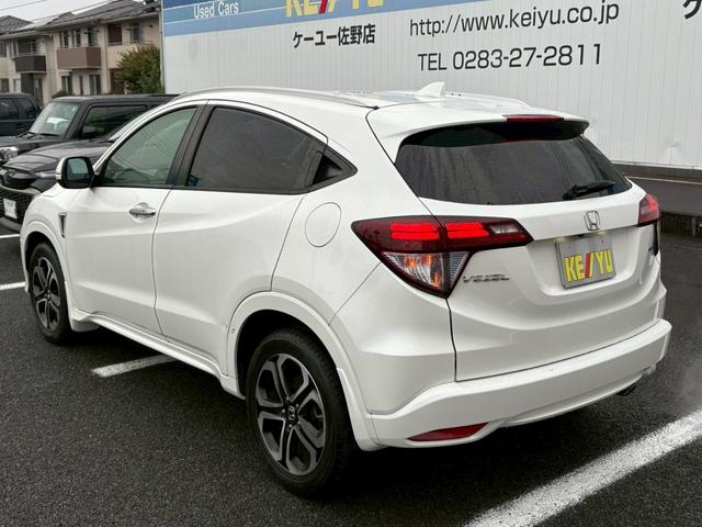 ヴェゼル ハイブリッドＺ　禁煙者　１オーナー　ＨＤＭＩ／ＵＳＢ入力端子　シティブレーキアクティブシステム　純正７型ナビ　ＤＶＤ再生　地デジ　ＢＬＵＥＴＯＯＴＨ　バックカメラ　純正アルミ　ルーフレール　シートヒーター　ＬＥＤライト　盗難防止装置　取扱説明書　保証書（14枚目）