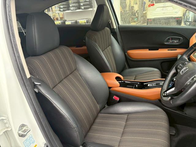 ヴェゼル ハイブリッドＺ　禁煙者　１オーナー　ＨＤＭＩ／ＵＳＢ入力端子　シティブレーキアクティブシステム　純正７型ナビ　ＤＶＤ再生　地デジ　ＢＬＵＥＴＯＯＴＨ　バックカメラ　純正アルミ　ルーフレール　シートヒーター　ＬＥＤライト　盗難防止装置　取扱説明書　保証書（17枚目）