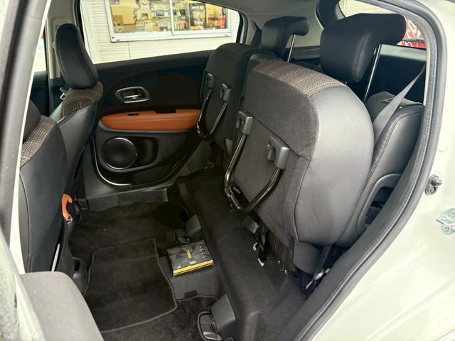 ヴェゼル ハイブリッドＺ　禁煙者　１オーナー　ＨＤＭＩ／ＵＳＢ入力端子　シティブレーキアクティブシステム　純正７型ナビ　ＤＶＤ再生　地デジ　ＢＬＵＥＴＯＯＴＨ　バックカメラ　純正アルミ　ルーフレール　シートヒーター　ＬＥＤライト　盗難防止装置　取扱説明書　保証書（20枚目）