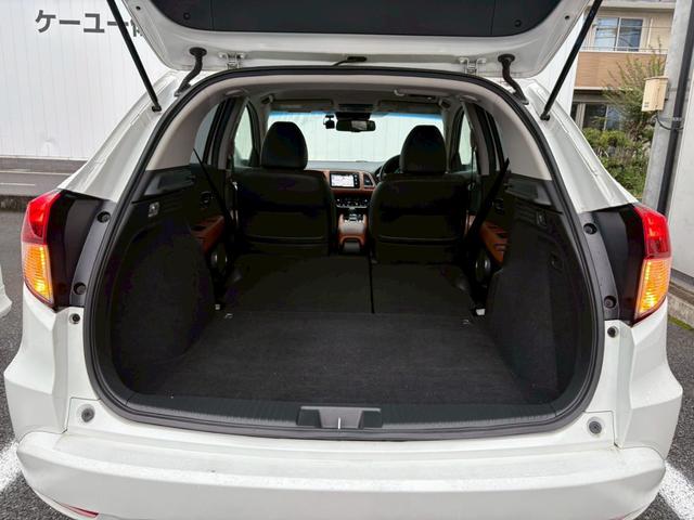 ヴェゼル ハイブリッドＺ　禁煙者　１オーナー　ＨＤＭＩ／ＵＳＢ入力端子　シティブレーキアクティブシステム　純正７型ナビ　ＤＶＤ再生　地デジ　ＢＬＵＥＴＯＯＴＨ　バックカメラ　純正アルミ　ルーフレール　シートヒーター　ＬＥＤライト　盗難防止装置　取扱説明書　保証書（22枚目）