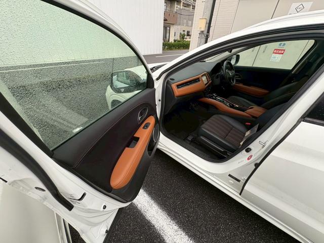 ヴェゼル ハイブリッドＺ　禁煙者　１オーナー　ＨＤＭＩ／ＵＳＢ入力端子　シティブレーキアクティブシステム　純正７型ナビ　ＤＶＤ再生　地デジ　ＢＬＵＥＴＯＯＴＨ　バックカメラ　純正アルミ　ルーフレール　シートヒーター　ＬＥＤライト　盗難防止装置　取扱説明書　保証書（23枚目）