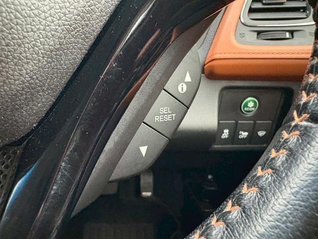 ヴェゼル ハイブリッドＺ　禁煙者　１オーナー　ＨＤＭＩ／ＵＳＢ入力端子　シティブレーキアクティブシステム　純正７型ナビ　ＤＶＤ再生　地デジ　ＢＬＵＥＴＯＯＴＨ　バックカメラ　純正アルミ　ルーフレール　シートヒーター　ＬＥＤライト　盗難防止装置　取扱説明書　保証書（27枚目）