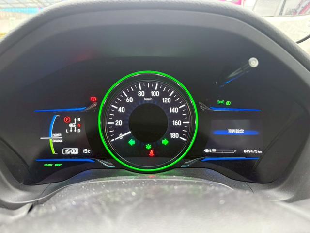 ヴェゼル ハイブリッドＺ　禁煙者　１オーナー　ＨＤＭＩ／ＵＳＢ入力端子　シティブレーキアクティブシステム　純正７型ナビ　ＤＶＤ再生　地デジ　ＢＬＵＥＴＯＯＴＨ　バックカメラ　純正アルミ　ルーフレール　シートヒーター　ＬＥＤライト　盗難防止装置　取扱説明書　保証書（34枚目）