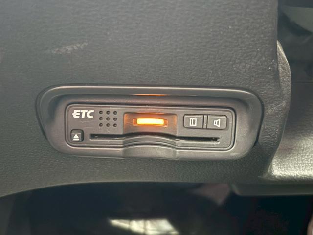 ヴェゼル ハイブリッドＺ　禁煙者　１オーナー　ＨＤＭＩ／ＵＳＢ入力端子　シティブレーキアクティブシステム　純正７型ナビ　ＤＶＤ再生　地デジ　ＢＬＵＥＴＯＯＴＨ　バックカメラ　純正アルミ　ルーフレール　シートヒーター　ＬＥＤライト　盗難防止装置　取扱説明書　保証書（38枚目）