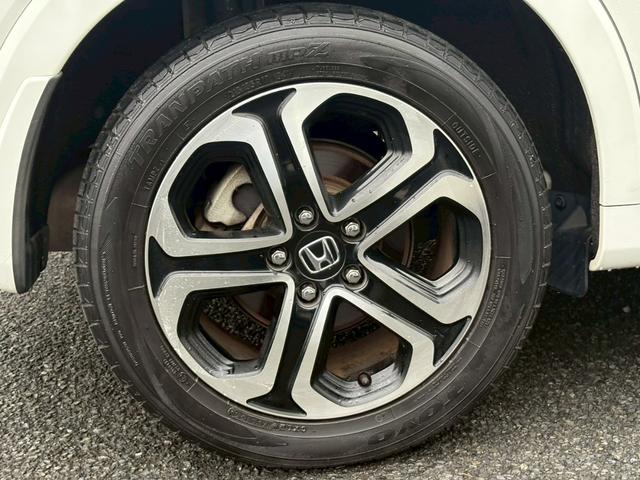 ヴェゼル ハイブリッドＺ　禁煙者　１オーナー　ＨＤＭＩ／ＵＳＢ入力端子　シティブレーキアクティブシステム　純正７型ナビ　ＤＶＤ再生　地デジ　ＢＬＵＥＴＯＯＴＨ　バックカメラ　純正アルミ　ルーフレール　シートヒーター　ＬＥＤライト　盗難防止装置　取扱説明書　保証書（39枚目）