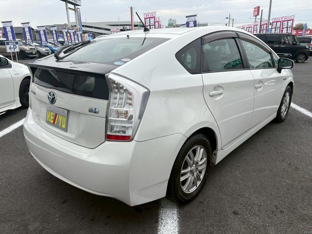 プリウス S 佐野店下取車 禁煙車 社外7型ナビ 1セグ DVD再生 CD ラジオ ETC スマートキー フォグランプ オートライト アイドリングストップ 盗難防止装置 取扱説明書 記録簿有り 保証書(3枚目)