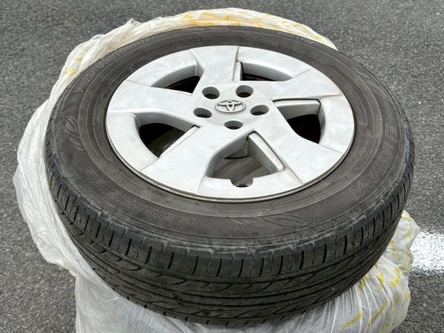 プリウス S 佐野店下取車 禁煙車 社外7型ナビ 1セグ DVD再生 CD ラジオ ETC スマートキー フォグランプ オートライト アイドリングストップ 盗難防止装置 取扱説明書 記録簿有り 保証書(5枚目)