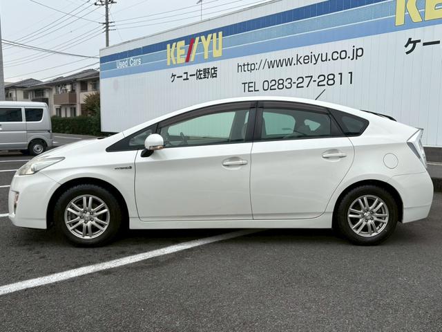 プリウス S 佐野店下取車 禁煙車 社外7型ナビ 1セグ DVD再生 CD ラジオ ETC スマートキー フォグランプ オートライト アイドリングストップ 盗難防止装置 取扱説明書 記録簿有り 保証書(14枚目)