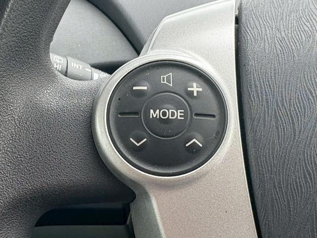 プリウス S 佐野店下取車 禁煙車 社外7型ナビ 1セグ DVD再生 CD ラジオ ETC スマートキー フォグランプ オートライト アイドリングストップ 盗難防止装置 取扱説明書 記録簿有り 保証書(24枚目)