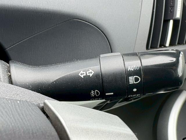 プリウス S 佐野店下取車 禁煙車 社外7型ナビ 1セグ DVD再生 CD ラジオ ETC スマートキー フォグランプ オートライト アイドリングストップ 盗難防止装置 取扱説明書 記録簿有り 保証書(26枚目)