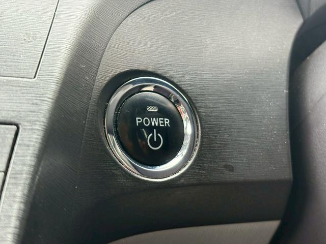 プリウス S 佐野店下取車 禁煙車 社外7型ナビ 1セグ DVD再生 CD ラジオ ETC スマートキー フォグランプ オートライト アイドリングストップ 盗難防止装置 取扱説明書 記録簿有り 保証書(34枚目)