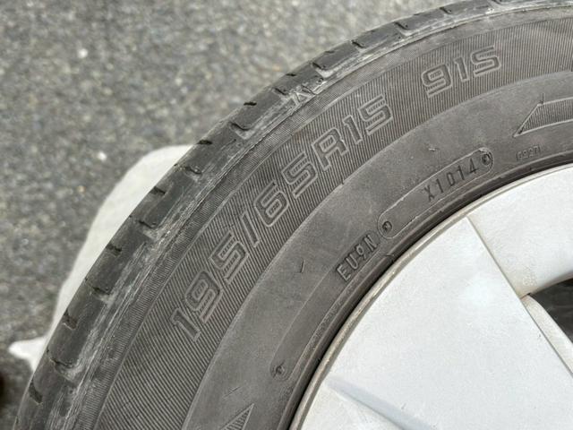 プリウス S 佐野店下取車 禁煙車 社外7型ナビ 1セグ DVD再生 CD ラジオ ETC スマートキー フォグランプ オートライト アイドリングストップ 盗難防止装置 取扱説明書 記録簿有り 保証書(36枚目)