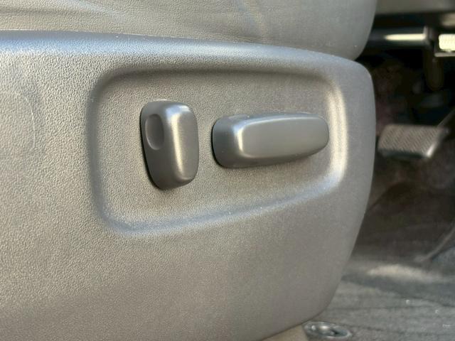 エスティマ アエラス プレミアムエディション 禁煙 純正ナビ&後席モニタ 両側電動スライドドア HIDヘッドライト&フォグランプ 電動ハーフレザーシート バックカメラ クルーズコントロール ビルトインETC ウッドステア 地デジ Bluetooth CD/DVD 保証書(17枚目)