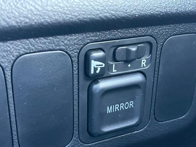 エアウェイブ Ｍ　Ｓパッケージ　４ＷＤ　禁煙車　パノラマルーフ　純正ＨＤＤナビ　ワンセグＴＶ　バックカメラ　ＣＤ／ＤＶＤ再生　ドライブレコーダー　ＥＴＣ　純正アルミ　ＨＩＤヘッドライト　ミュージックプレイヤー　ミラーウィンカー　セキュリティ　イモビライザー　保証書（29枚目）