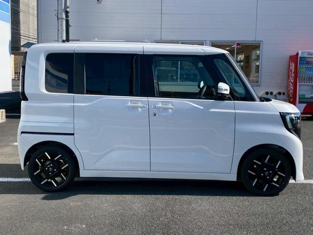 ルークス ハイウェイスター　Ｇターボプロパイロットエディション　届出済未使用車　快適パック　アラウンドビュー　ＢＳＭ・ＲＣＴＡ　シート＆ステアヒーター　両側電動スライド　リヤシーリングファン　後席テーブル＆サンシェード　ブレーキホールド　ＬＥＤライト　保証書（13枚目）