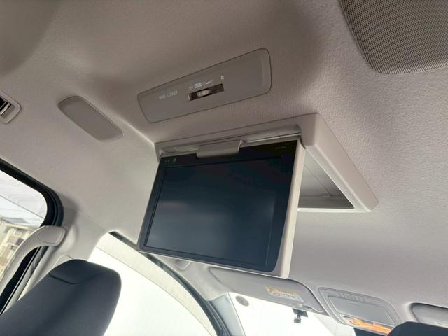 ヴォクシー ＺＳ　煌ＩＩ　禁煙車　純正１０型ナビ＆１２型後席モニター　衝突軽減＆車線逸脱警告　両側電動スライドドア　ＬＥＤヘッドライト　フォグランプ　バックカメラ　２０２５年製ダンロップタイヤ　ＥＴＣ　地デジ　ＢＴオーディオ　ＣＤ／ＤＶＤ再生　取扱説明書　保証書（4枚目）