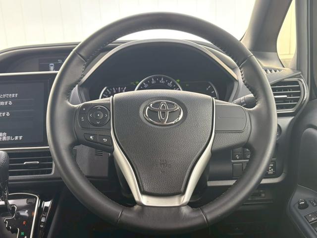 ヴォクシー ＺＳ　煌ＩＩ　禁煙車　純正１０型ナビ＆１２型後席モニター　衝突軽減＆車線逸脱警告　両側電動スライドドア　ＬＥＤヘッドライト　フォグランプ　バックカメラ　２０２５年製ダンロップタイヤ　ＥＴＣ　地デジ　ＢＴオーディオ　ＣＤ／ＤＶＤ再生　取扱説明書　保証書（7枚目）