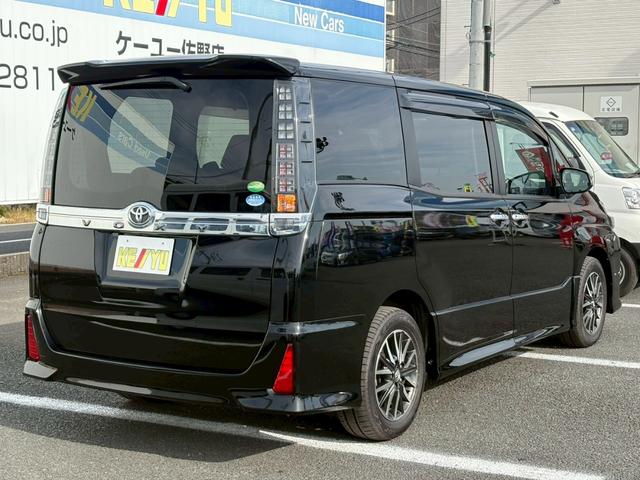 ヴォクシー ＺＳ　煌ＩＩ　禁煙車　純正１０型ナビ＆１２型後席モニター　衝突軽減＆車線逸脱警告　両側電動スライドドア　ＬＥＤヘッドライト　フォグランプ　バックカメラ　２０２５年製ダンロップタイヤ　ＥＴＣ　地デジ　ＢＴオーディオ　ＣＤ／ＤＶＤ再生　取扱説明書　保証書（9枚目）