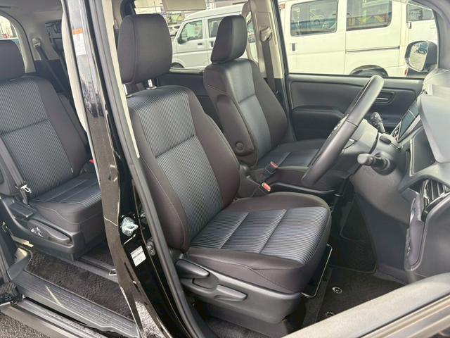 ヴォクシー ＺＳ　煌ＩＩ　禁煙車　純正１０型ナビ＆１２型後席モニター　衝突軽減＆車線逸脱警告　両側電動スライドドア　ＬＥＤヘッドライト　フォグランプ　バックカメラ　２０２５年製ダンロップタイヤ　ＥＴＣ　地デジ　ＢＴオーディオ　ＣＤ／ＤＶＤ再生　取扱説明書　保証書（18枚目）