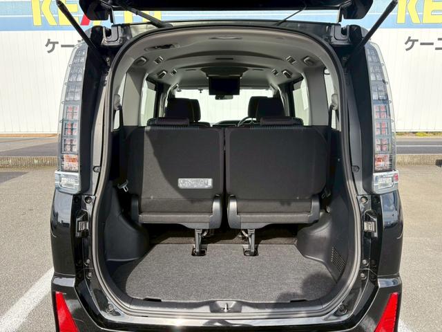 ヴォクシー ＺＳ　煌ＩＩ　禁煙車　純正１０型ナビ＆１２型後席モニター　衝突軽減＆車線逸脱警告　両側電動スライドドア　ＬＥＤヘッドライト　フォグランプ　バックカメラ　２０２５年製ダンロップタイヤ　ＥＴＣ　地デジ　ＢＴオーディオ　ＣＤ／ＤＶＤ再生　取扱説明書　保証書（21枚目）