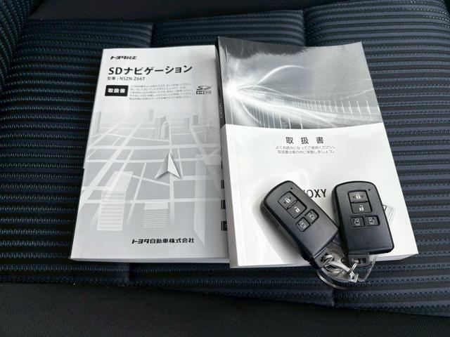 ヴォクシー ＺＳ　煌ＩＩ　禁煙車　純正１０型ナビ＆１２型後席モニター　衝突軽減＆車線逸脱警告　両側電動スライドドア　ＬＥＤヘッドライト　フォグランプ　バックカメラ　２０２５年製ダンロップタイヤ　ＥＴＣ　地デジ　ＢＴオーディオ　ＣＤ／ＤＶＤ再生　取扱説明書　保証書（34枚目）