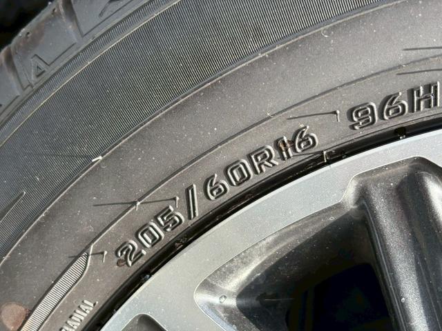 ヴォクシー ＺＳ　煌ＩＩ　禁煙車　純正１０型ナビ＆１２型後席モニター　衝突軽減＆車線逸脱警告　両側電動スライドドア　ＬＥＤヘッドライト　フォグランプ　バックカメラ　２０２５年製ダンロップタイヤ　ＥＴＣ　地デジ　ＢＴオーディオ　ＣＤ／ＤＶＤ再生　取扱説明書　保証書（36枚目）