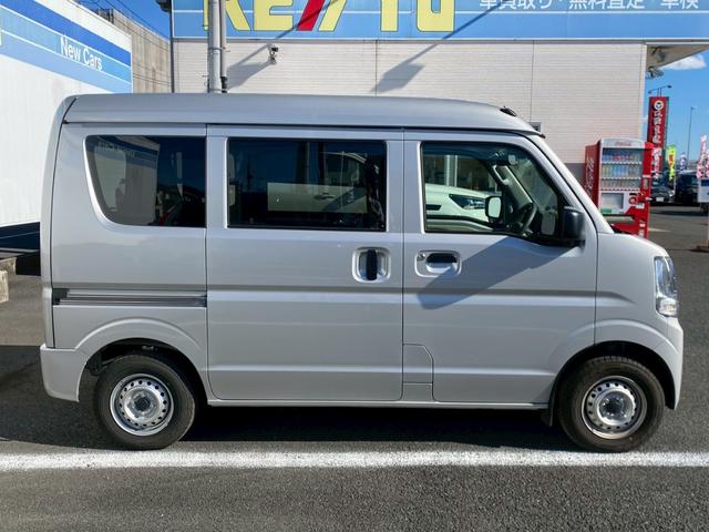 エブリイ ＰＡ　禁煙車　１オーナー　パートタイム４ＷＤ　衝突被害軽減　車線逸脱警告　デュアルカメラブレーキサポート　ラジオ　センサー　ダブルエアバッグ　プライバシーガラス　スペアキー　取扱説明書　保証書（13枚目）