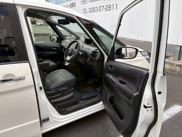 セレナ e-パワー ハイウェイスターV 禁煙車 プロパイロット アラウンドビューモニター 両側電動スライドドア 純正10型ナビ 後席モニター DVD再生 地デジ BLUETOOTH デジタルインナーミラー ドラレコ 衝突被害軽減 車線逸脱警告 LEDライト 保証書(18枚目)