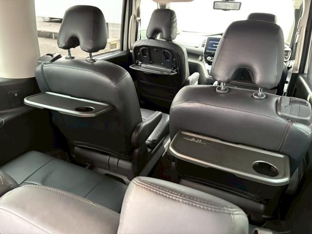 セレナ e-パワー ハイウェイスターV 禁煙車 プロパイロット アラウンドビューモニター 両側電動スライドドア 純正10型ナビ 後席モニター DVD再生 地デジ BLUETOOTH デジタルインナーミラー ドラレコ 衝突被害軽減 車線逸脱警告 LEDライト 保証書(27枚目)