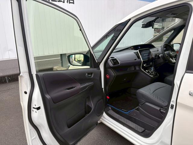 セレナ e-パワー ハイウェイスターV 禁煙車 プロパイロット アラウンドビューモニター 両側電動スライドドア 純正10型ナビ 後席モニター DVD再生 地デジ BLUETOOTH デジタルインナーミラー ドラレコ 衝突被害軽減 車線逸脱警告 LEDライト 保証書(28枚目)