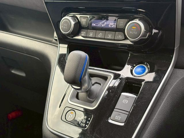 セレナ e-パワー ハイウェイスターV 禁煙車 プロパイロット アラウンドビューモニター 両側電動スライドドア 純正10型ナビ 後席モニター DVD再生 地デジ BLUETOOTH デジタルインナーミラー ドラレコ 衝突被害軽減 車線逸脱警告 LEDライト 保証書(38枚目)