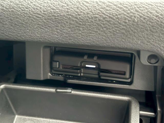 セレナ e-パワー ハイウェイスターV 禁煙車 プロパイロット アラウンドビューモニター 両側電動スライドドア 純正10型ナビ 後席モニター DVD再生 地デジ BLUETOOTH デジタルインナーミラー ドラレコ 衝突被害軽減 車線逸脱警告 LEDライト 保証書(40枚目)