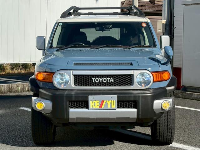 ＦＪクルーザー カラーパッケージ　禁煙　７型地デジナビ　Ｂｌｕｅｔｏｏｔｈ　ルーフラック　Ｂｌｕｅｔｏｏｔｈ　ＵＳＢ　ＤＶＤ　バックカメラ　コーナーセンサー　前後ドラレコ　ＥＴＣ　ＬＥＤヘッドライト　フォグ　クルコン　社外アルミ　キーレス　スペアキー　ＴＲＣ　取説　保証書（11枚目）