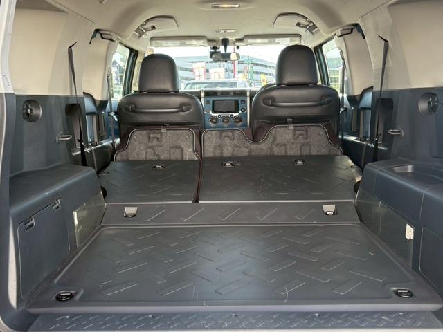 ＦＪクルーザー カラーパッケージ　禁煙　７型地デジナビ　Ｂｌｕｅｔｏｏｔｈ　ルーフラック　Ｂｌｕｅｔｏｏｔｈ　ＵＳＢ　ＤＶＤ　バックカメラ　コーナーセンサー　前後ドラレコ　ＥＴＣ　ＬＥＤヘッドライト　フォグ　クルコン　社外アルミ　キーレス　スペアキー　ＴＲＣ　取説　保証書（24枚目）