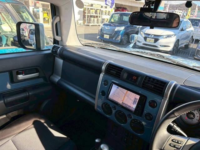 ＦＪクルーザー カラーパッケージ　禁煙　７型地デジナビ　Ｂｌｕｅｔｏｏｔｈ　ルーフラック　Ｂｌｕｅｔｏｏｔｈ　ＵＳＢ　ＤＶＤ　バックカメラ　コーナーセンサー　前後ドラレコ　ＥＴＣ　ＬＥＤヘッドライト　フォグ　クルコン　社外アルミ　キーレス　スペアキー　ＴＲＣ　取説　保証書（26枚目）