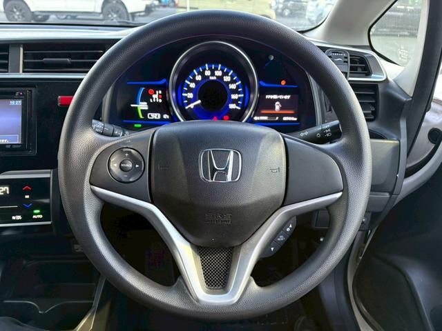 フィットハイブリッド Ｆパッケージ　佐野店下取車　ワンオーナー　社外ナビ　ワンセグＴＶ　ＣＤ／ＤＶＤ再生　バックカメラ　ＥＴＣ　プッシュスタート　スマートキー　スペアキー　ミラーウィンカー　ＡＵＸ端子　取扱説明書　記録簿　保証書（23枚目）