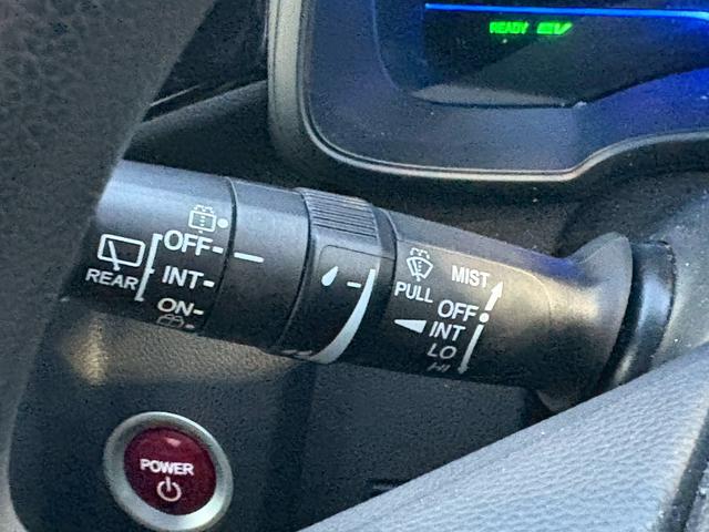 フィットハイブリッド Ｆパッケージ　佐野店下取車　ワンオーナー　社外ナビ　ワンセグＴＶ　ＣＤ／ＤＶＤ再生　バックカメラ　ＥＴＣ　プッシュスタート　スマートキー　スペアキー　ミラーウィンカー　ＡＵＸ端子　取扱説明書　記録簿　保証書（28枚目）