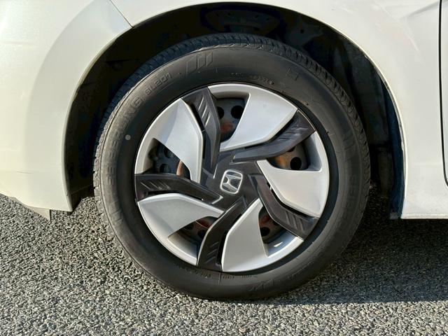 フィットハイブリッド Ｆパッケージ　佐野店下取車　ワンオーナー　社外ナビ　ワンセグＴＶ　ＣＤ／ＤＶＤ再生　バックカメラ　ＥＴＣ　プッシュスタート　スマートキー　スペアキー　ミラーウィンカー　ＡＵＸ端子　取扱説明書　記録簿　保証書（37枚目）