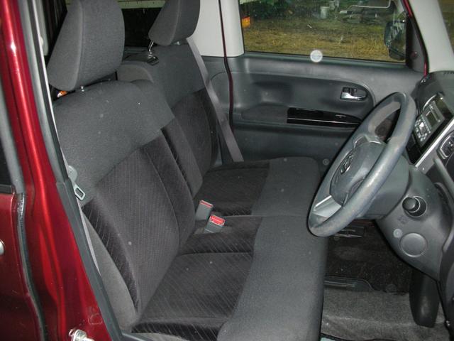 運転席シート廻りの画像です。内装は業者にてクリーニング済みです