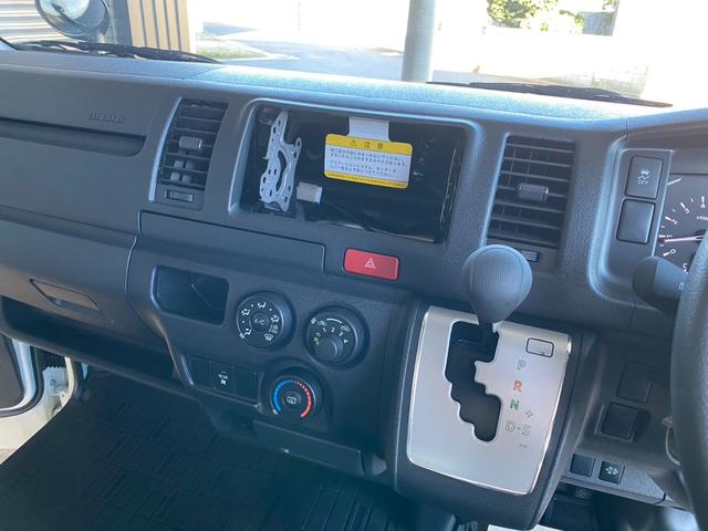 ハイエースバン ロングDX GLパッケージ 登録済未使用車・ETC2.0・防眩インナーミラー・AC100V電源・15インチ純正アルミホイール・キーレス・レーンキープアシスト(19枚目)